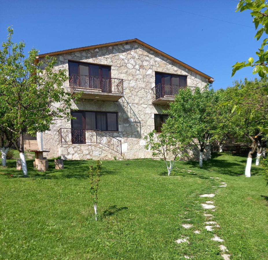 Guest House Ijevan'S Garden Esterno foto