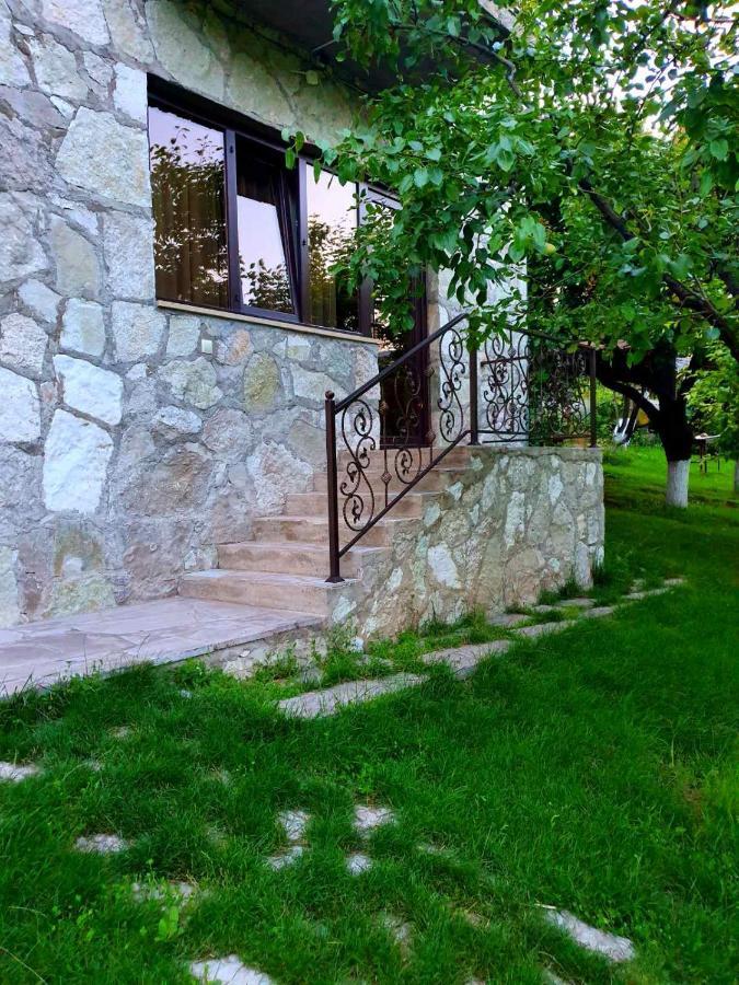 Guest House Ijevan'S Garden Esterno foto