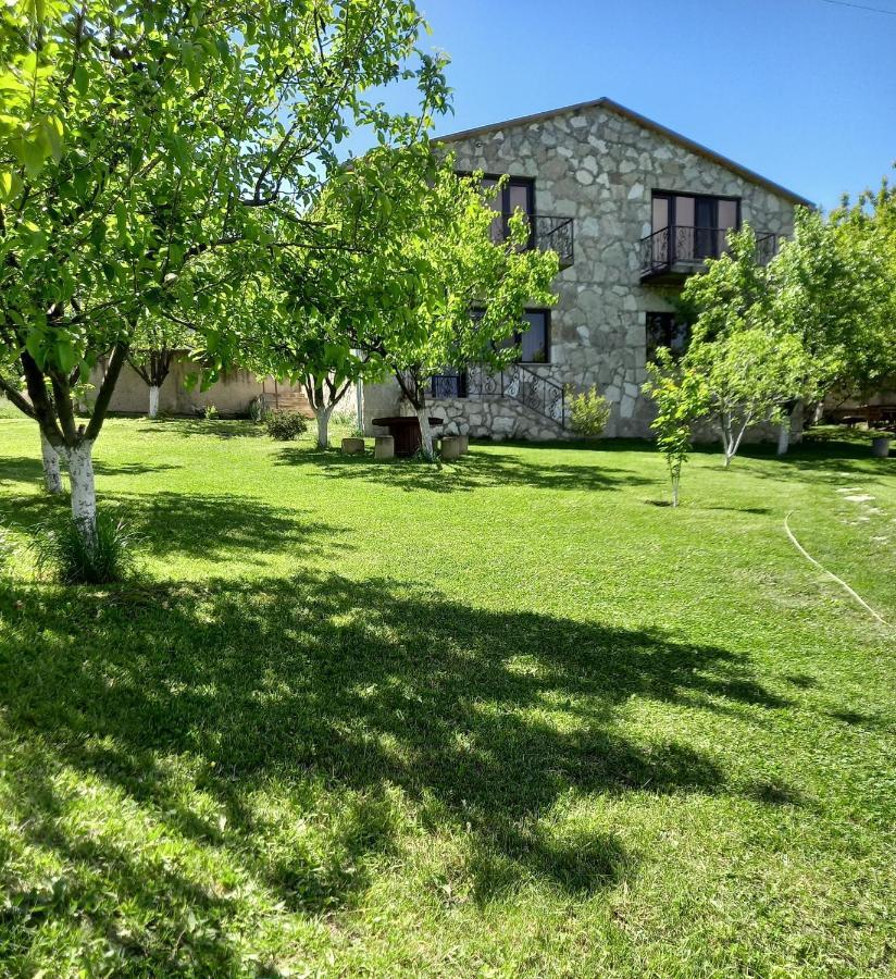 Guest House Ijevan'S Garden Esterno foto