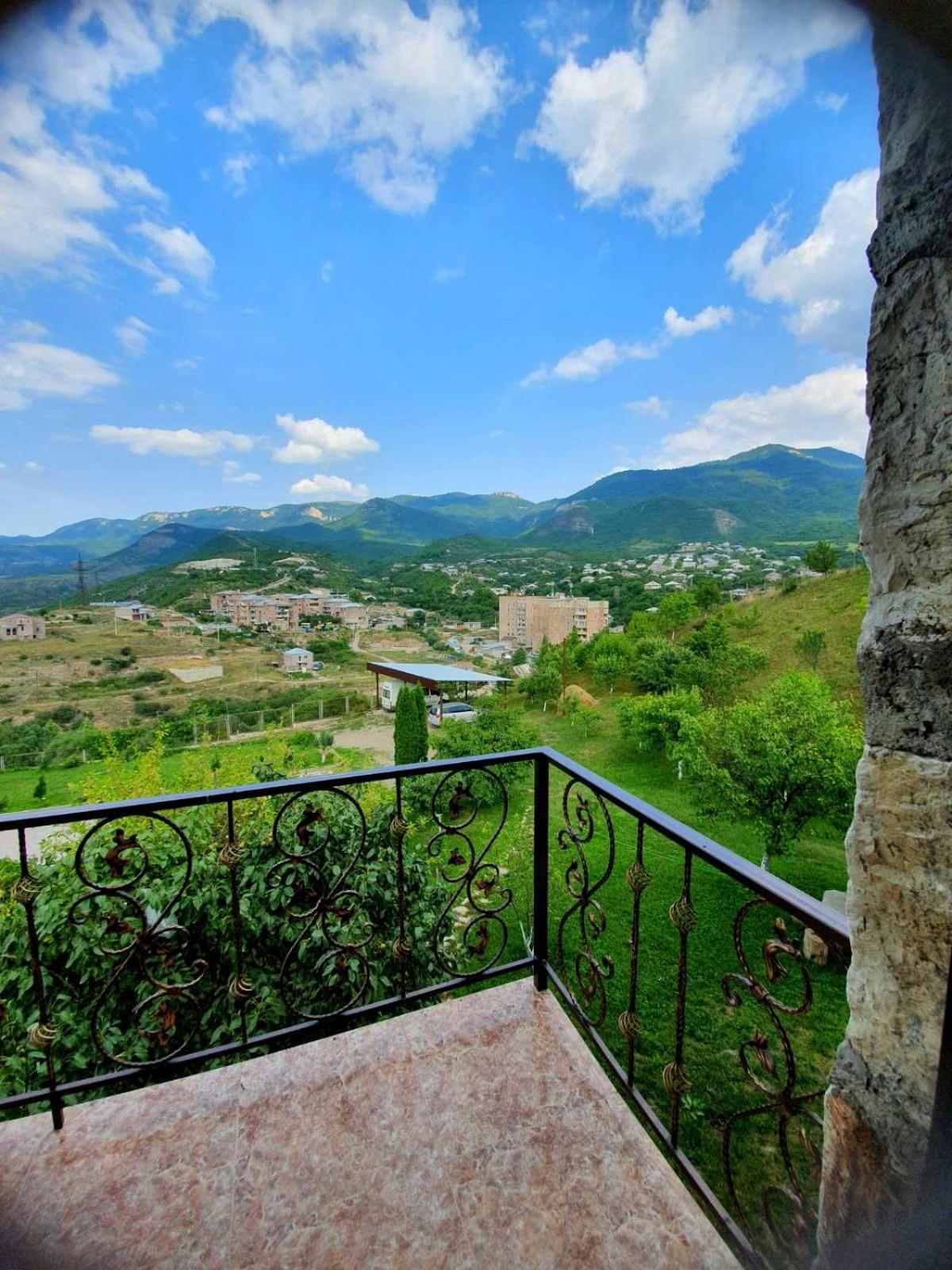 Guest House Ijevan'S Garden Esterno foto